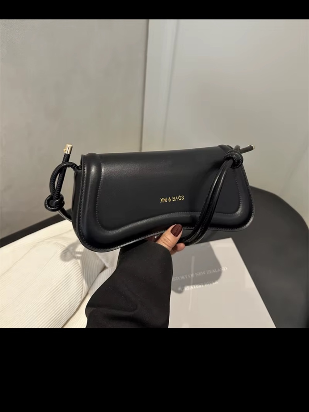 Shoulder Bags - Picture 6 of 10